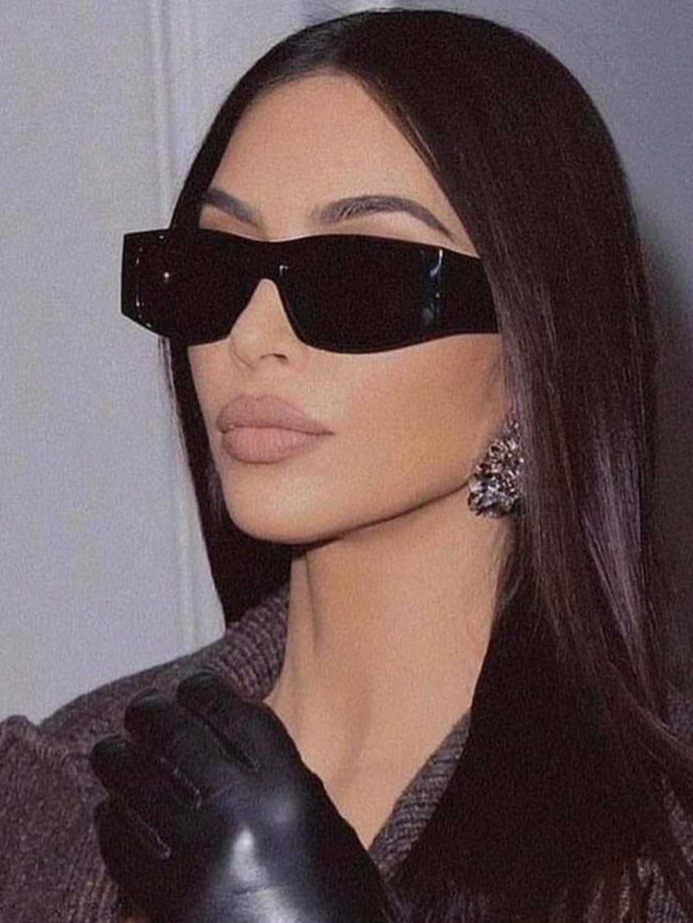 Sleek Black Rectangular Women's Sunglasses